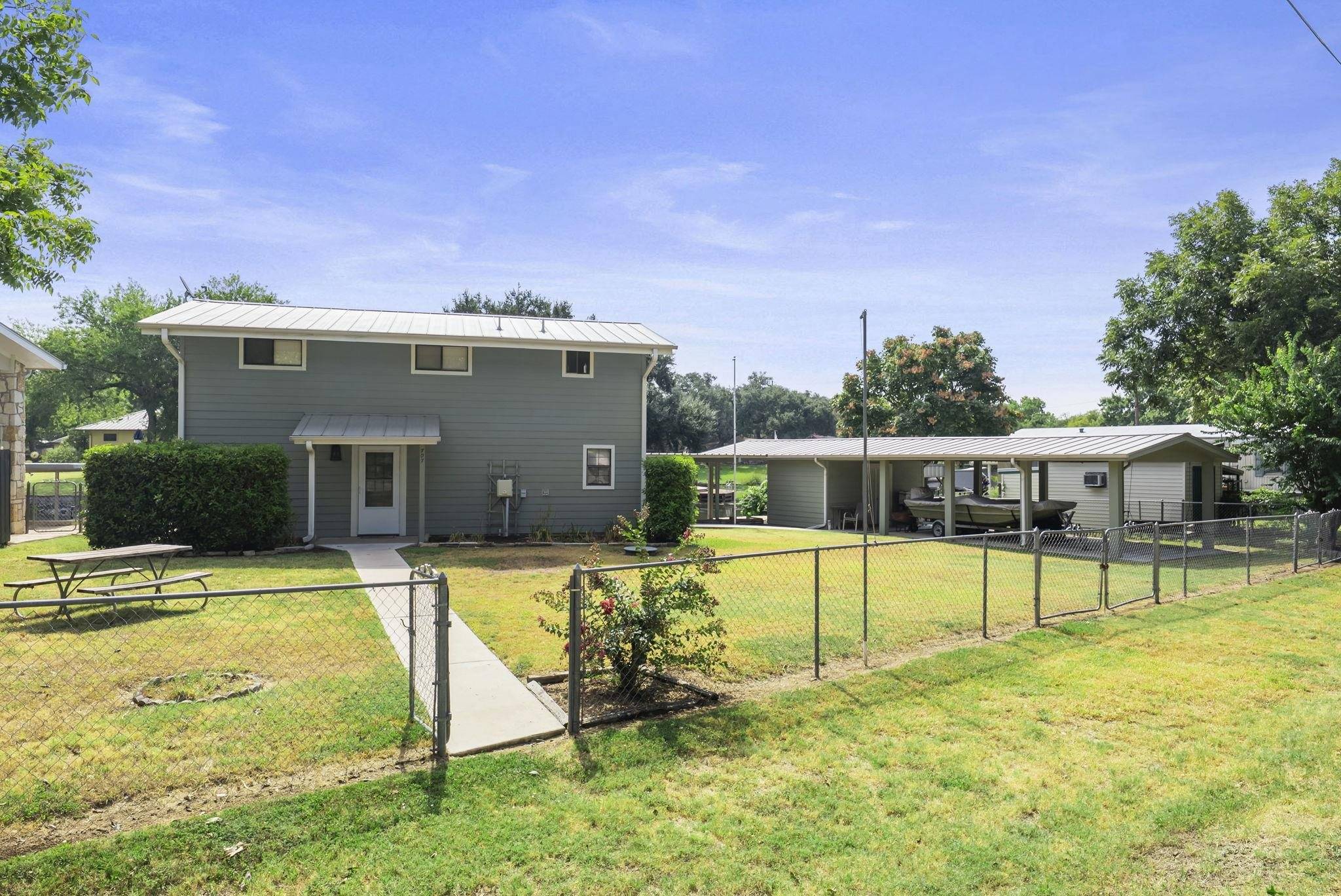 707 CR 136A, Kingsland, TX 78639