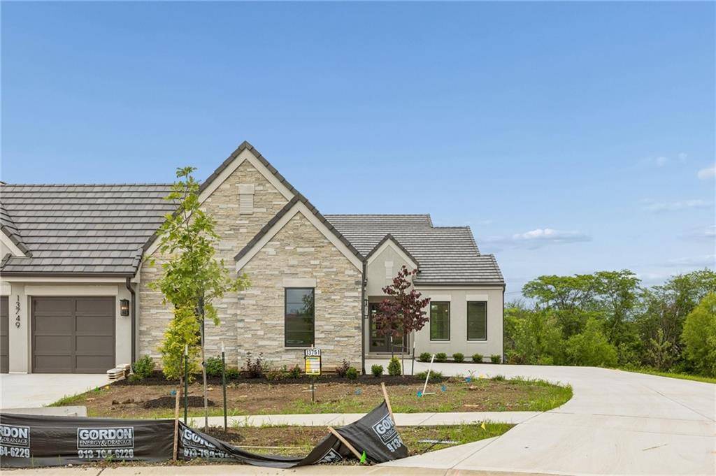 13751 Pembroke LN, Leawood, KS 66224