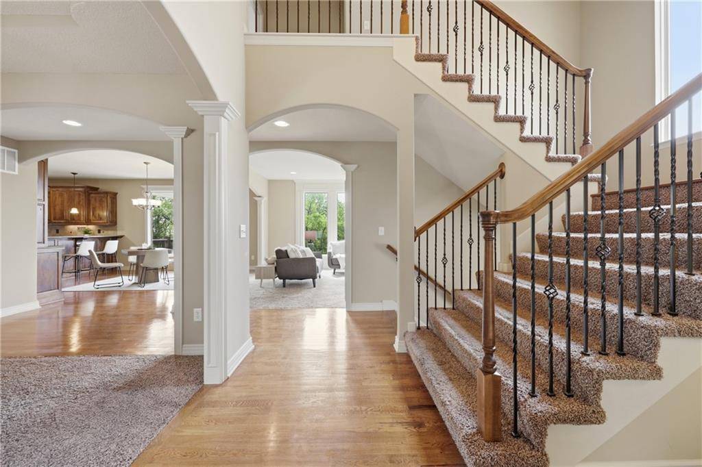4229 S White Sands CT, Blue Springs, MO 64015