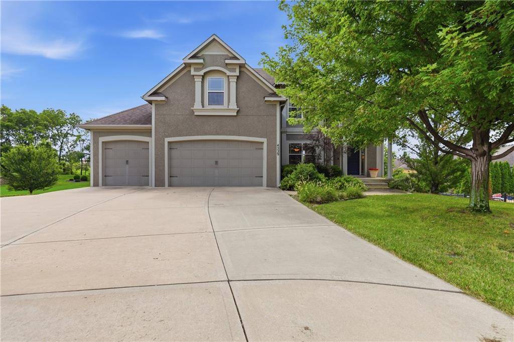 4229 S White Sands CT, Blue Springs, MO 64015