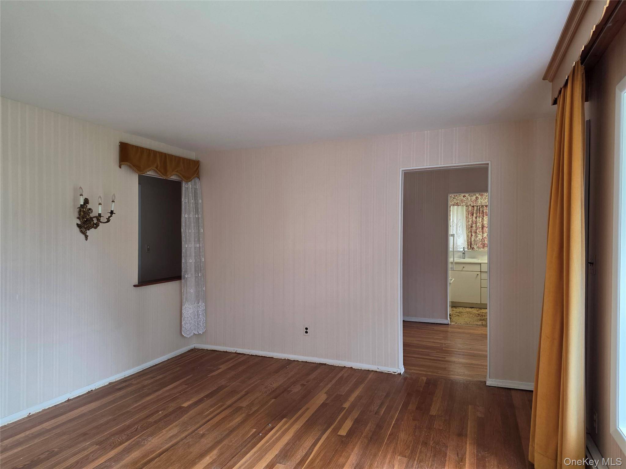 42 Sheridan ST, Huntington, NY 11743