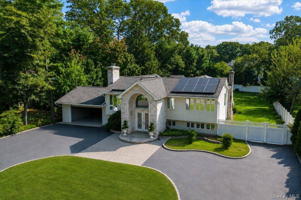 45 Dietz AVE, Lake Grove, NY 11755
