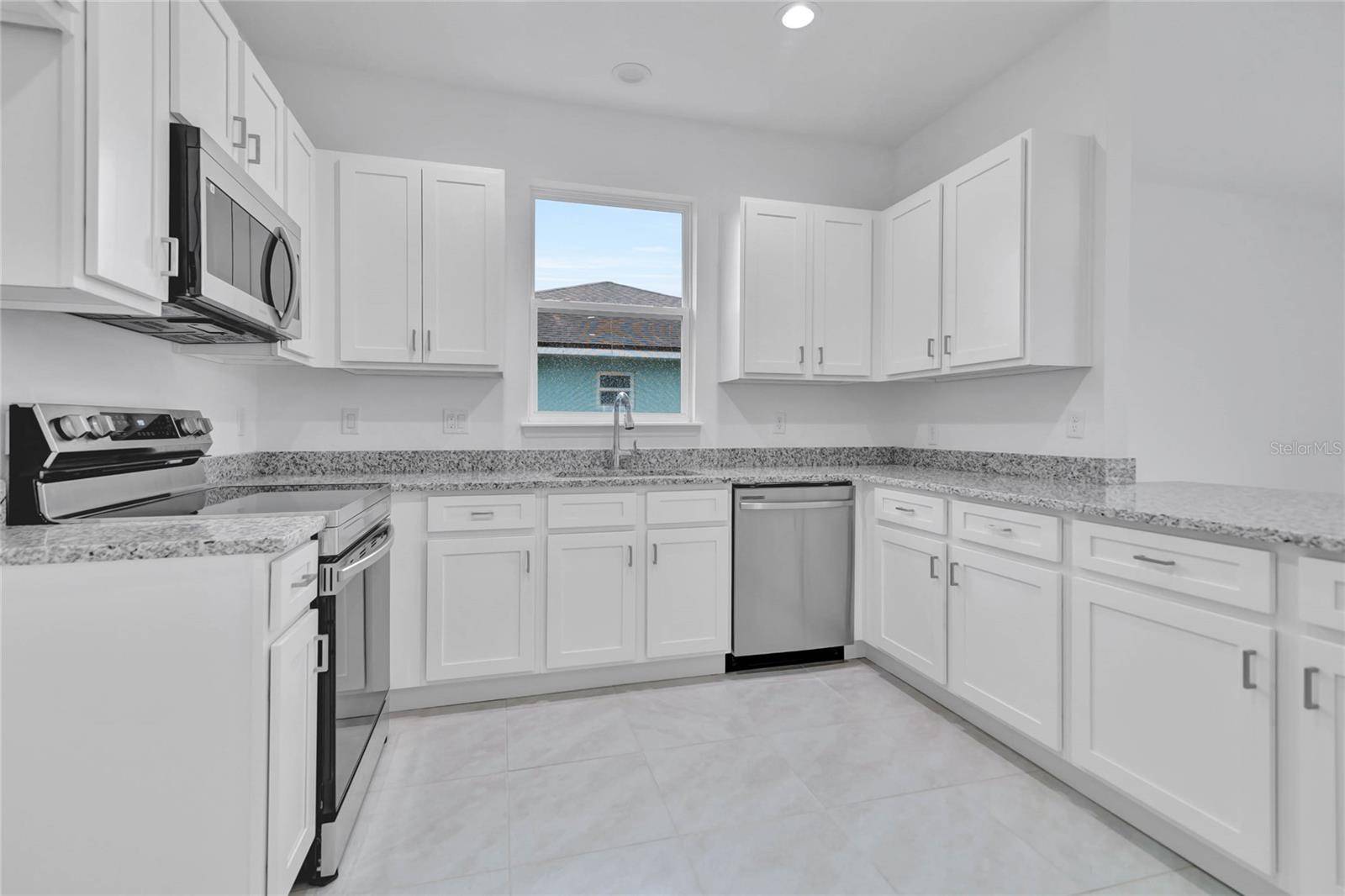 3788 WATERCLIFF CIR, Grand Island, FL 32735