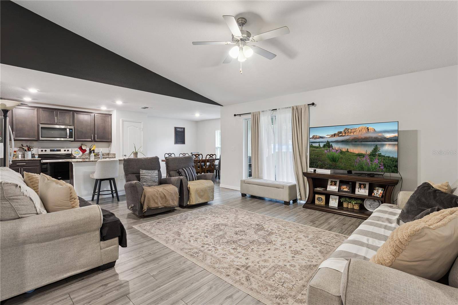 1063 LAKE ARBOR CT, Tavares, FL 32778