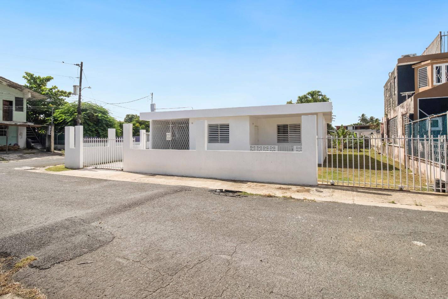 3 URB. TOAVILLE #10, Toa Baja, PR 00949