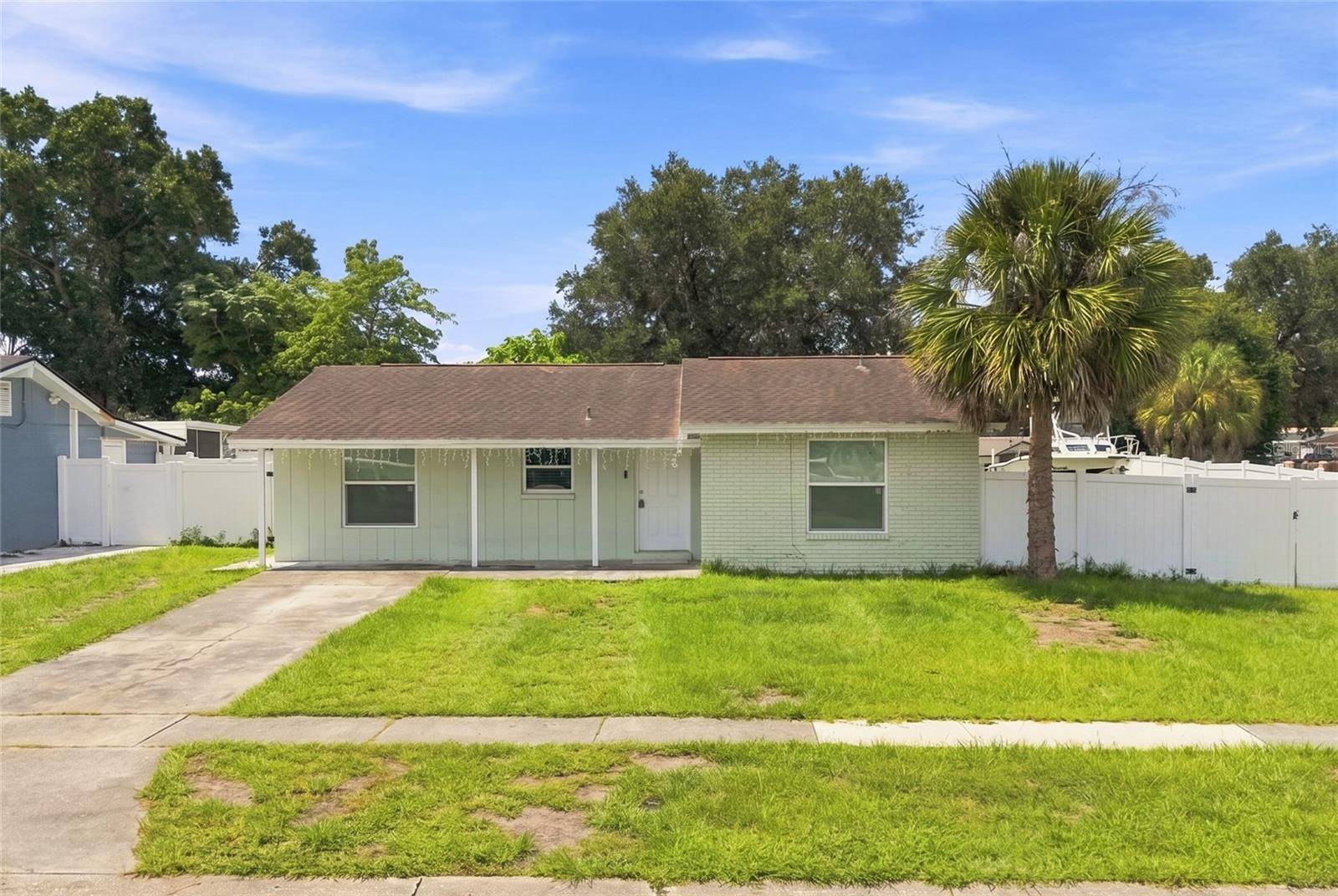 8344 DRYCREEK DR, Tampa, FL 33615