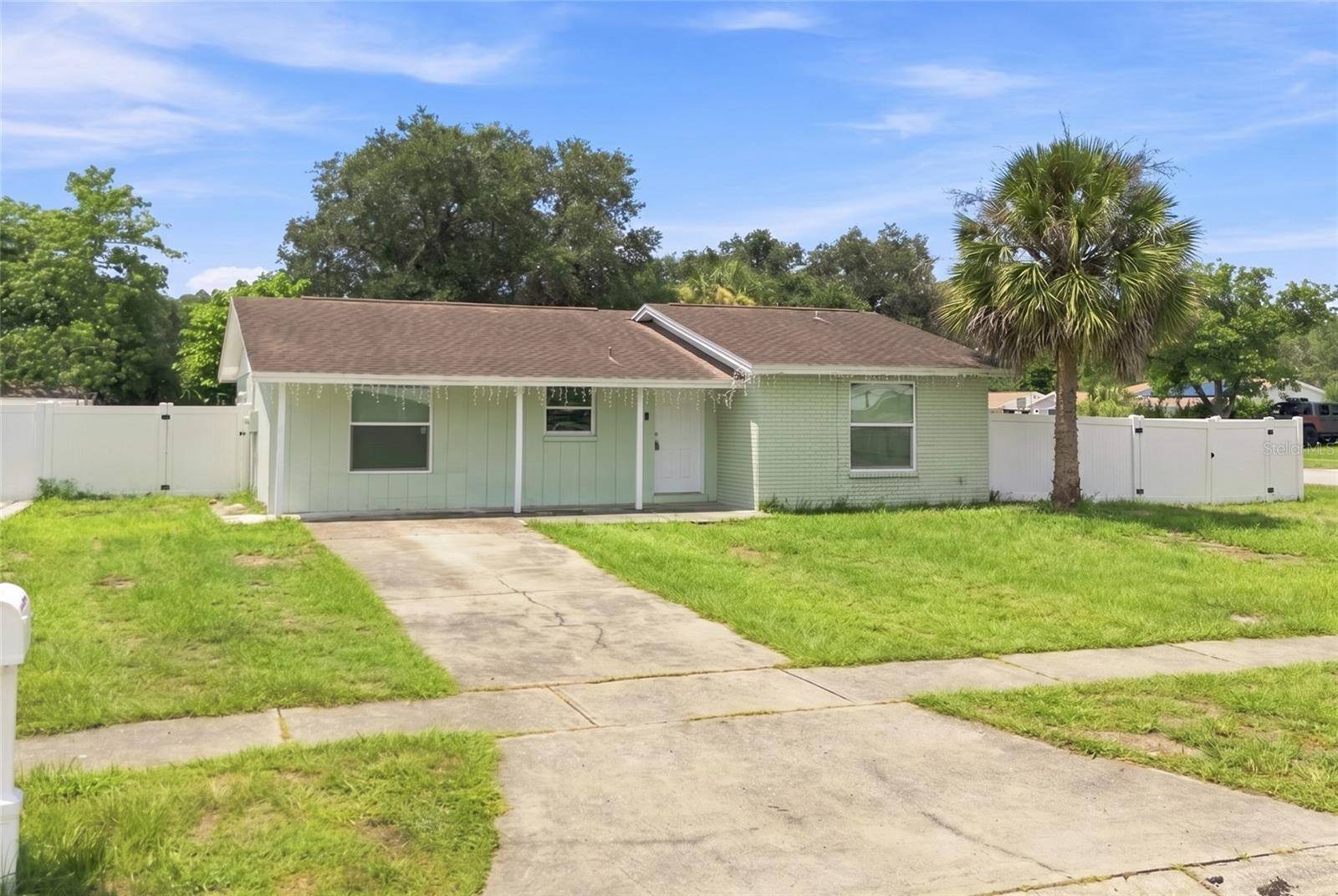 8344 DRYCREEK DR, Tampa, FL 33615
