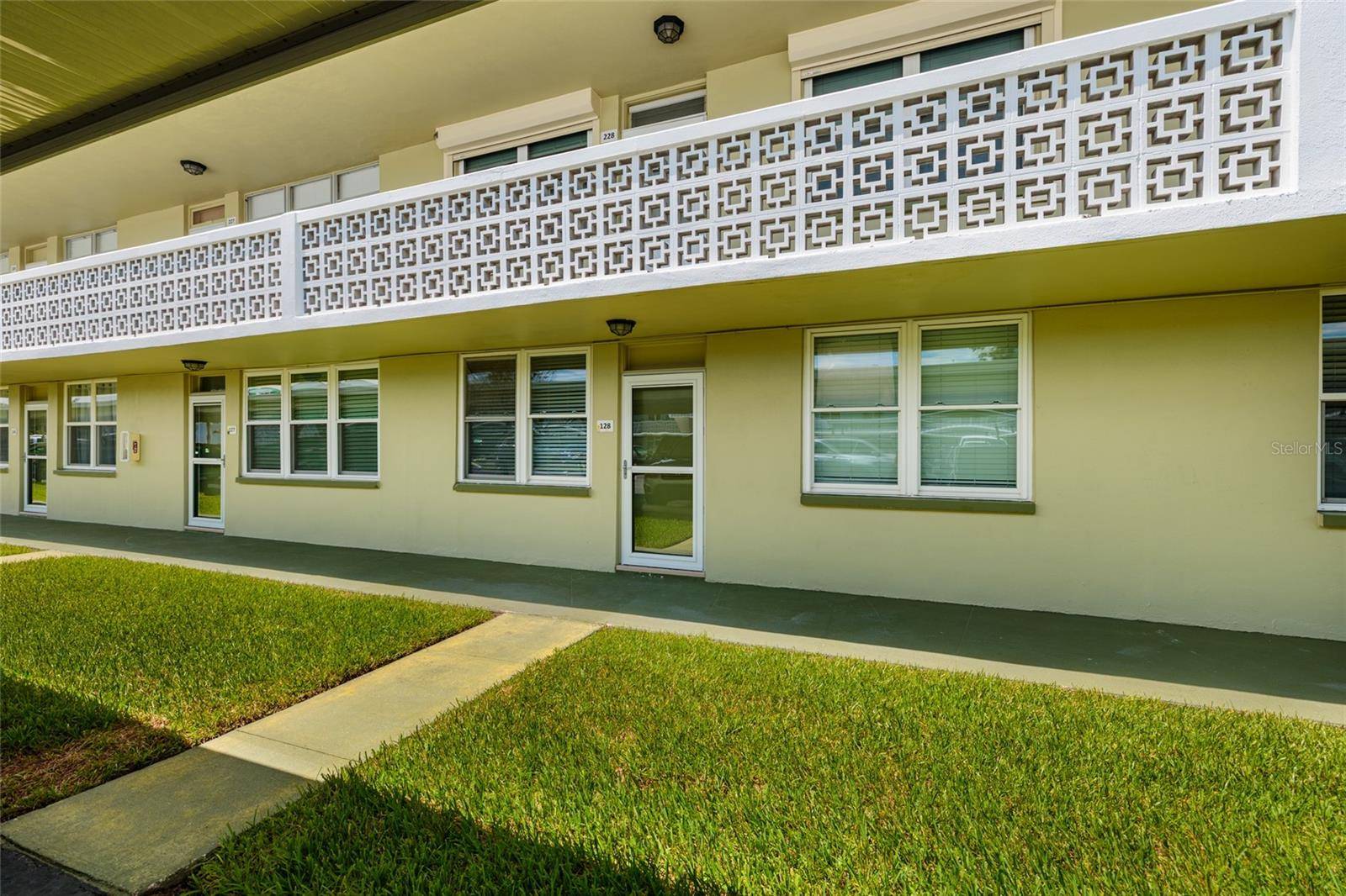 4890 BAY ST NE #128, St Petersburg, FL 33703