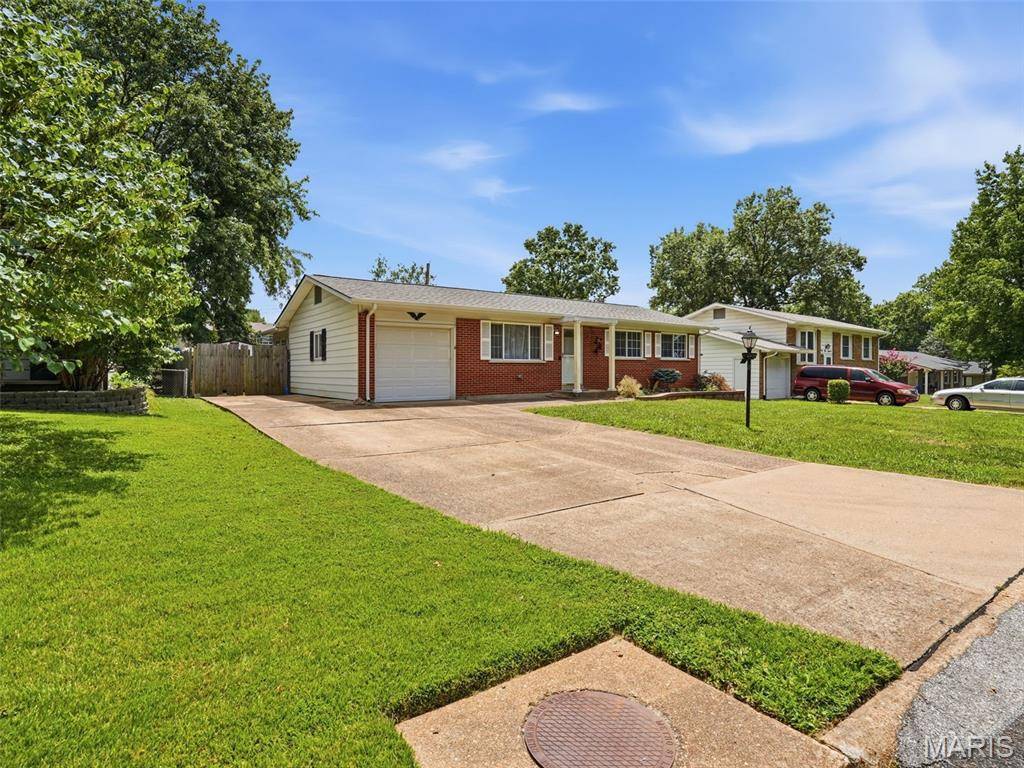 4514 Niagara DR, St Louis, MO 63129