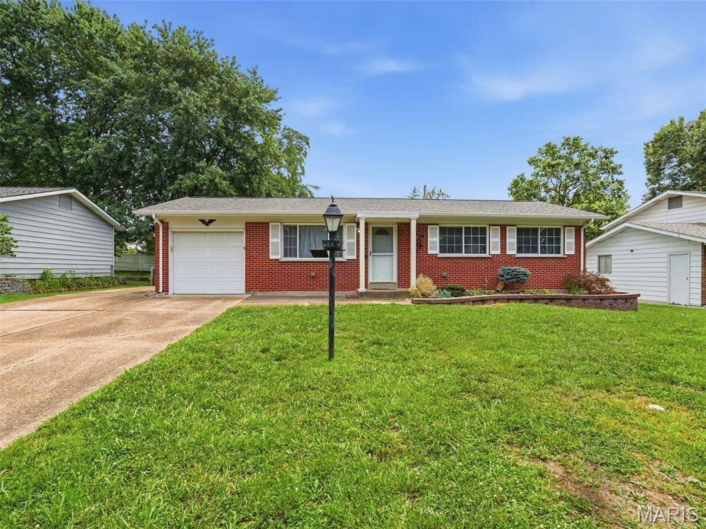 4514 Niagara DR, St Louis, MO 63129
