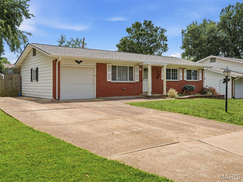 4514 Niagara DR, St Louis, MO 63129