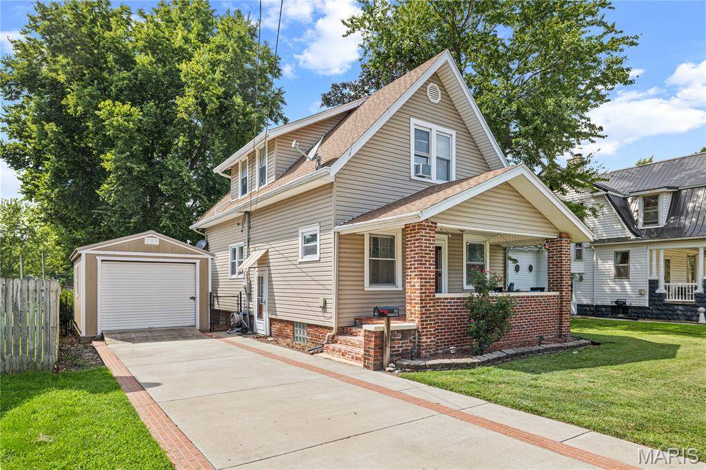 911 N Jefferson ST, Litchfield, IL 62056