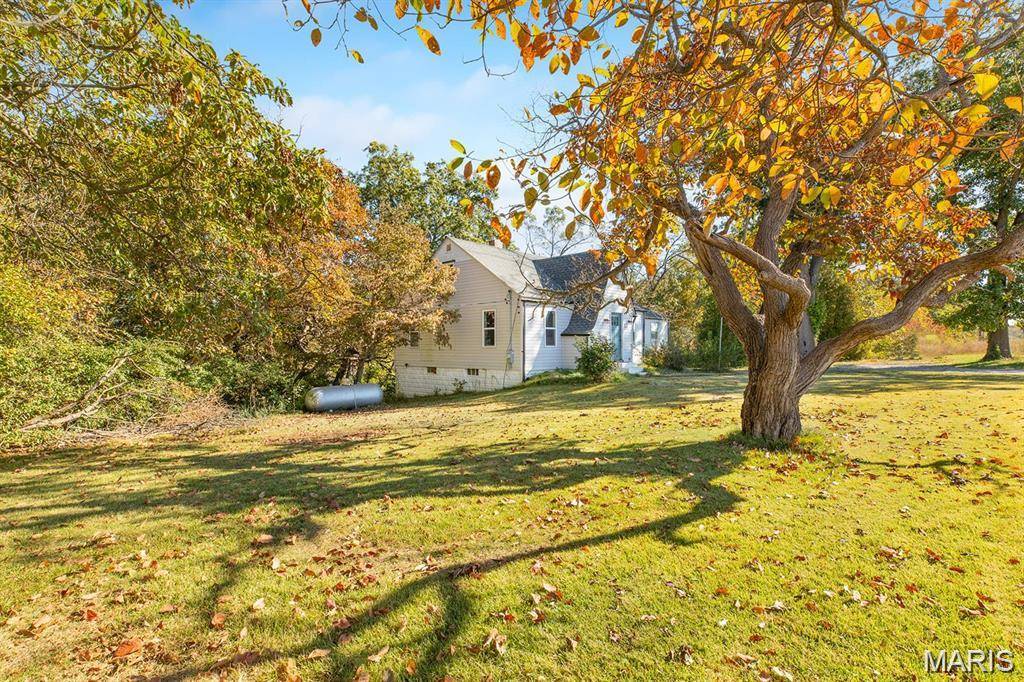 8617 Godfrey RD, Godfrey, IL 62035