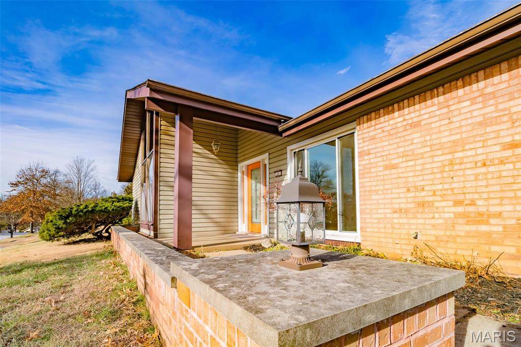 507 Glenmeadow DR, Ballwin, MO 63011