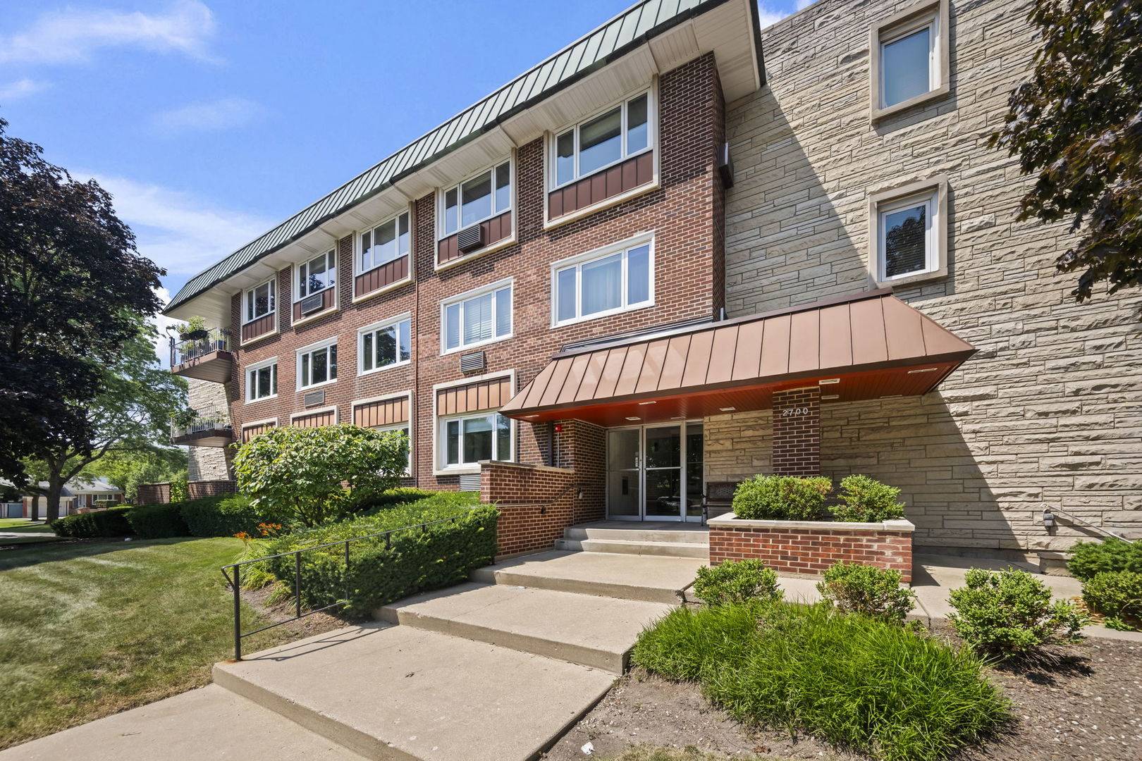 2700 E Bel Aire DR #203, Arlington Heights, IL 60004