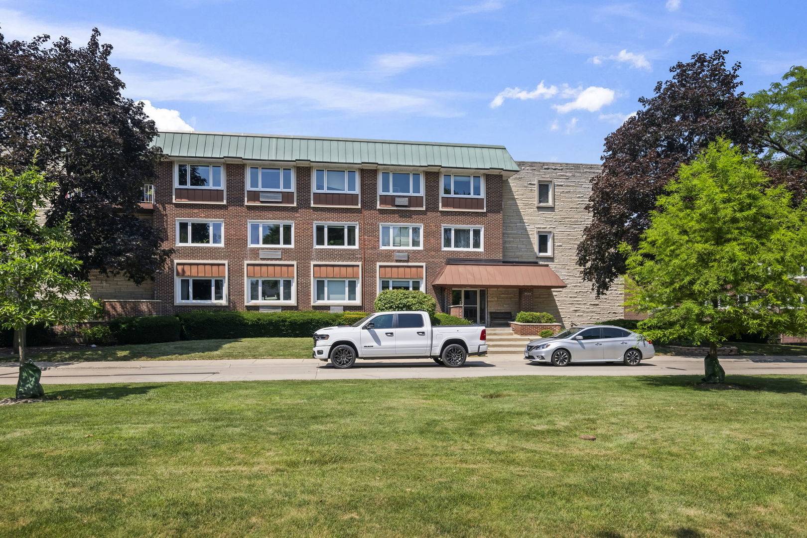 2700 E Bel Aire DR #203, Arlington Heights, IL 60004