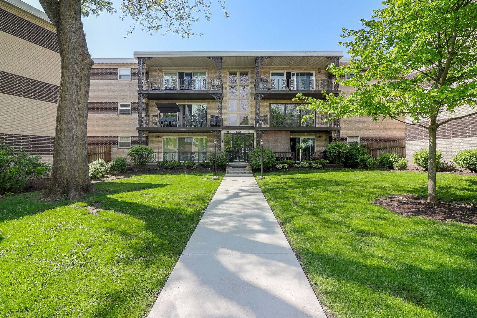 911 8th AVE #5, La Grange, IL 60525