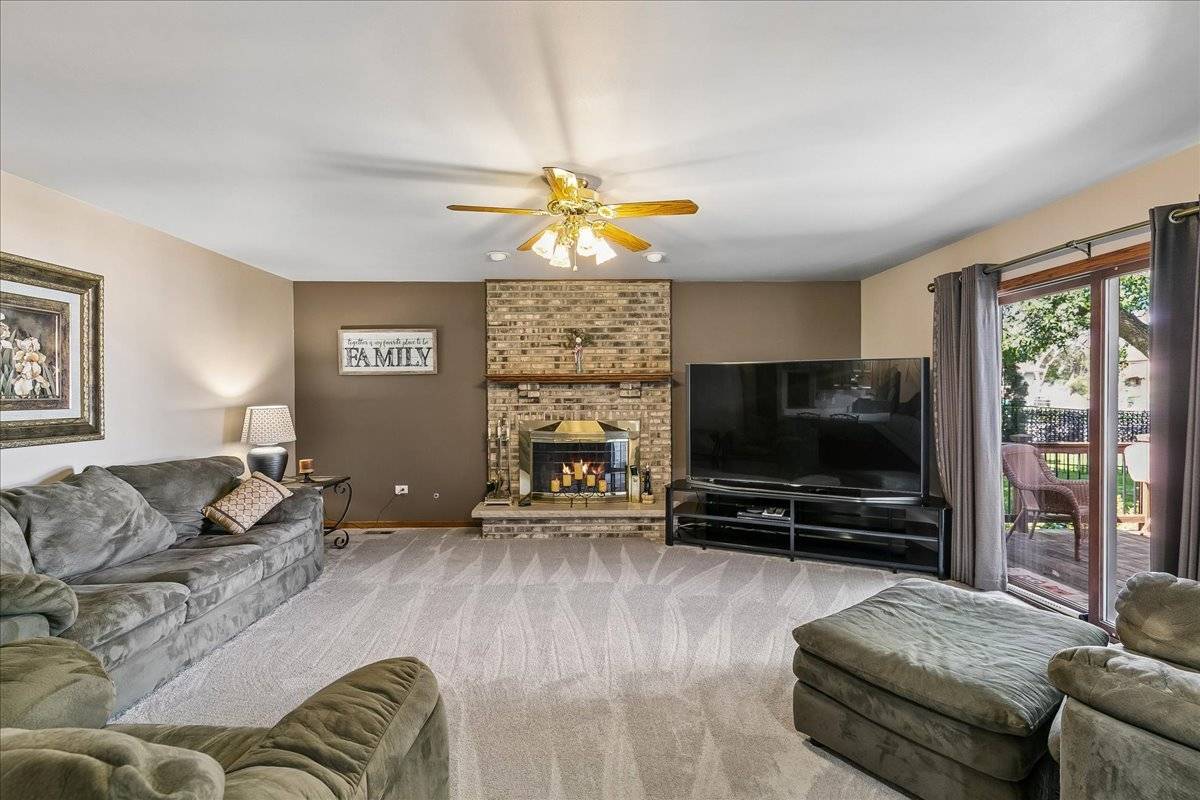 9860 Cambridge DR, Mokena, IL 60448