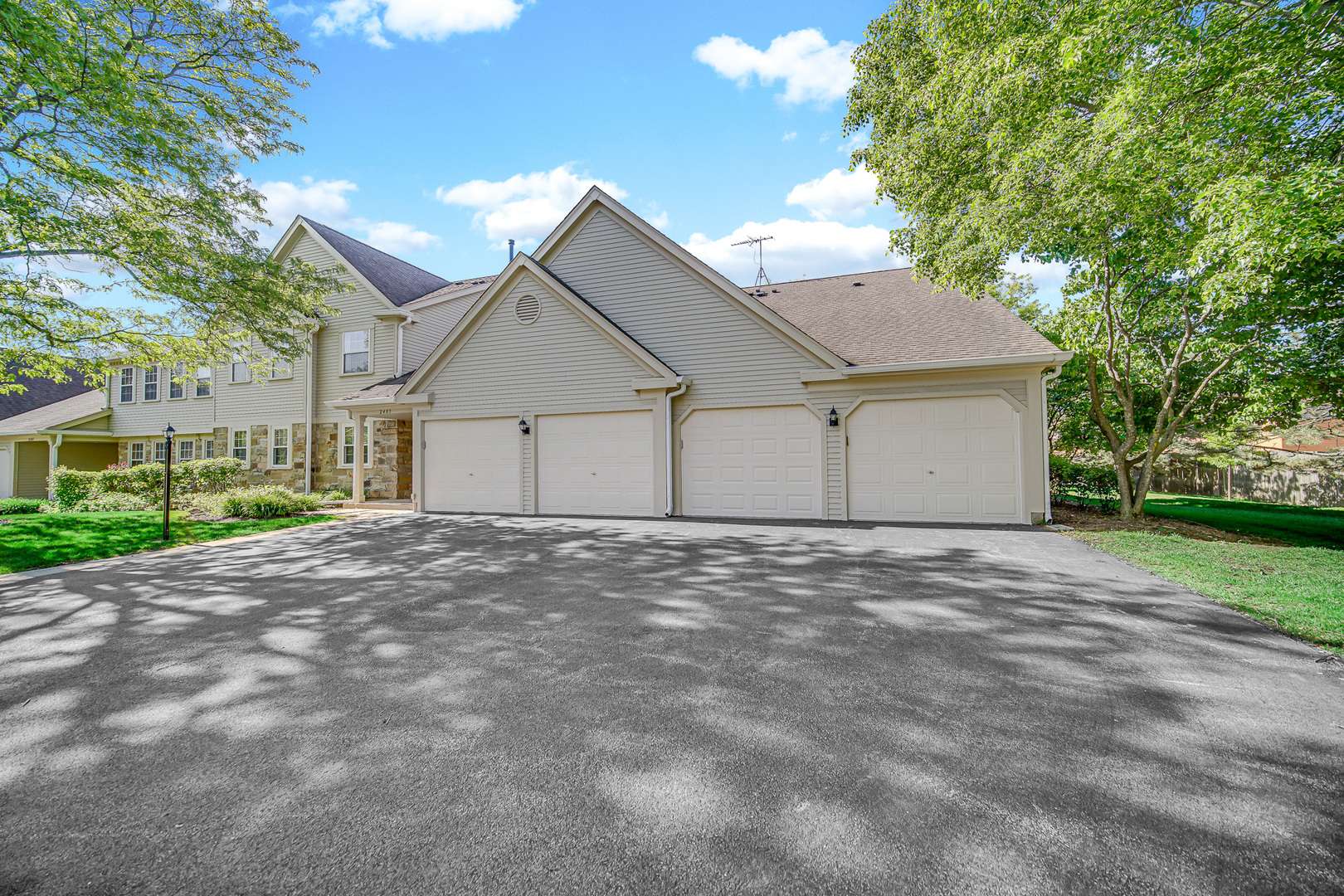 2403 Mallow CT #Z2, Schaumburg, IL 60194
