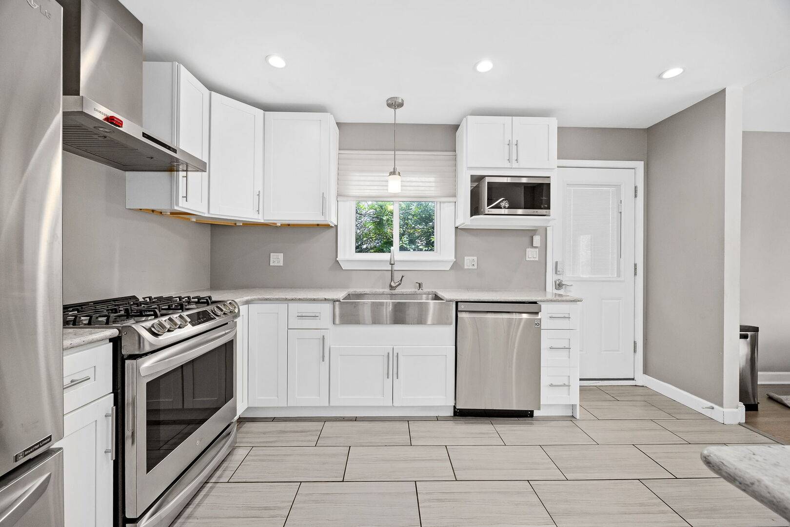 8104 Gross Point RD, Morton Grove, IL 60053