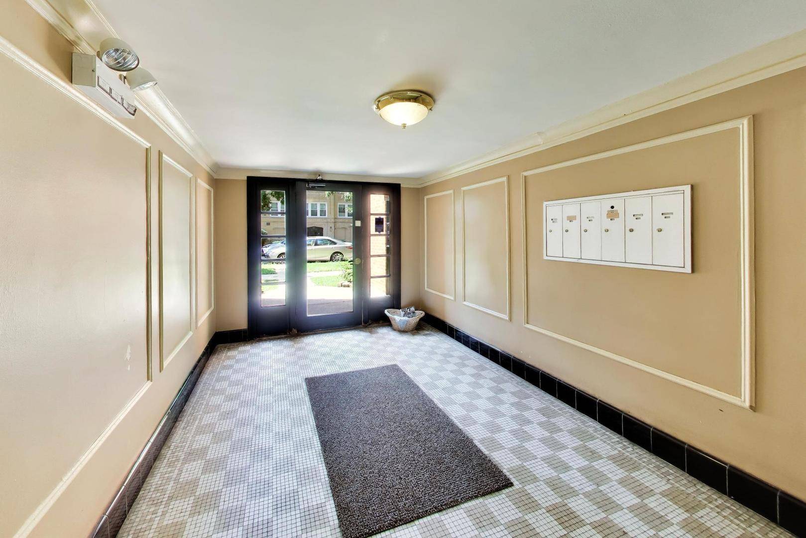 4419 N Whipple ST #2B, Chicago, IL 60625