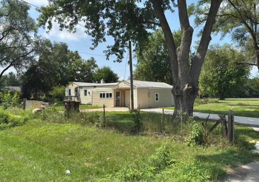800 Lavern AVE, Machesney Park, IL 61115