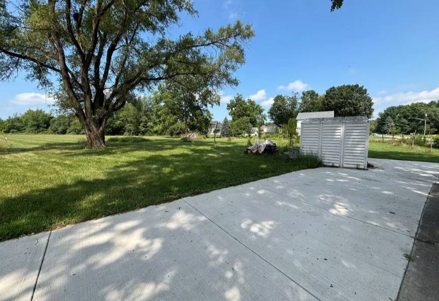 800 Lavern AVE, Machesney Park, IL 61115