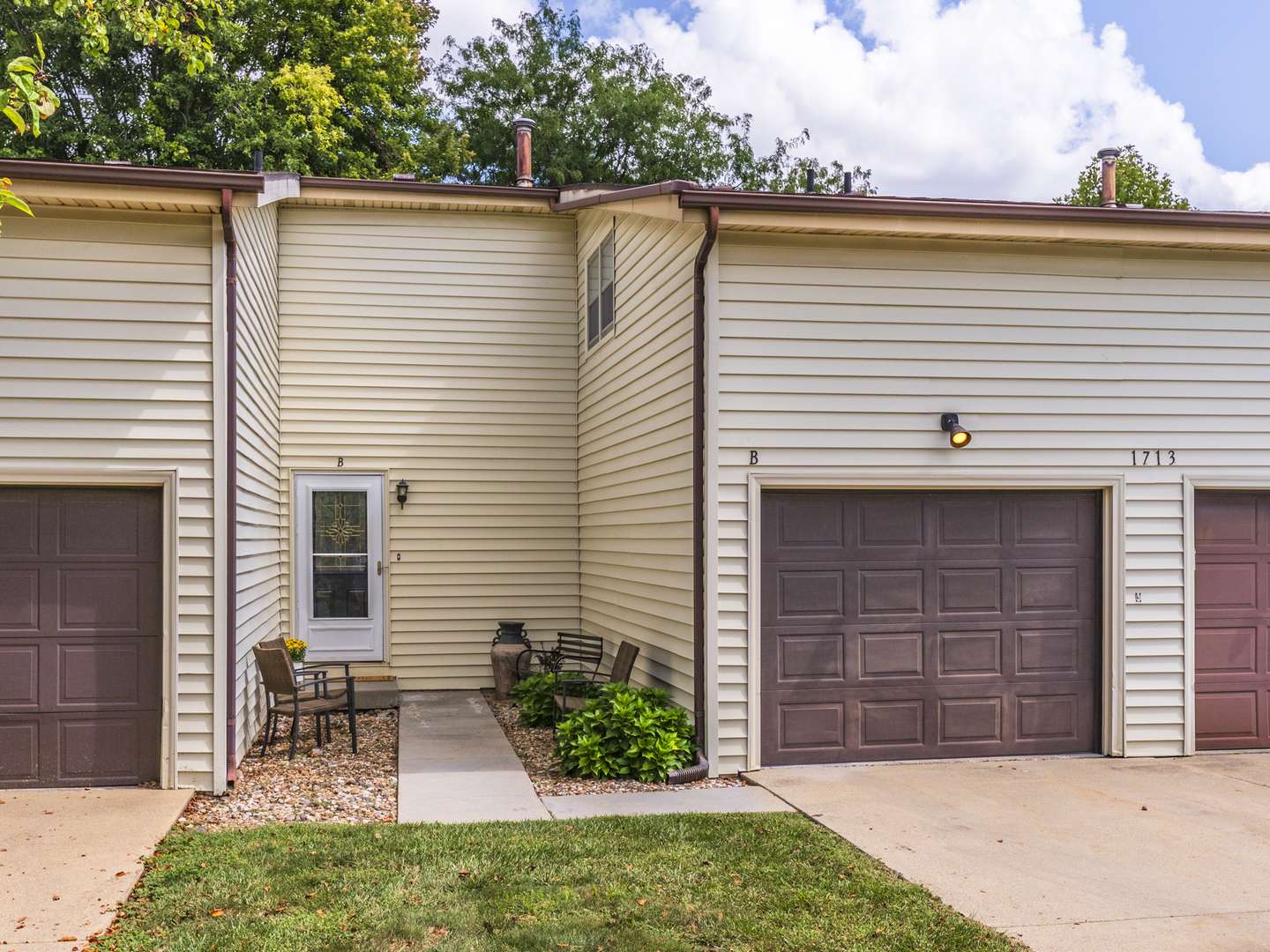 1713 King DR #B, Normal, IL 61761
