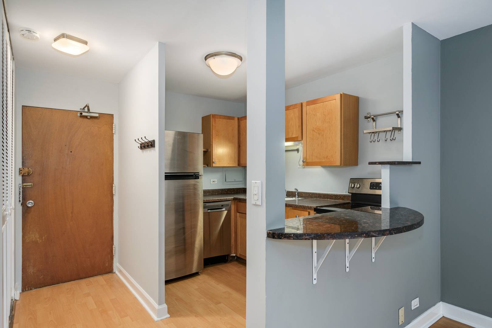 555 W Cornelia AVE #403, Chicago, IL 60657