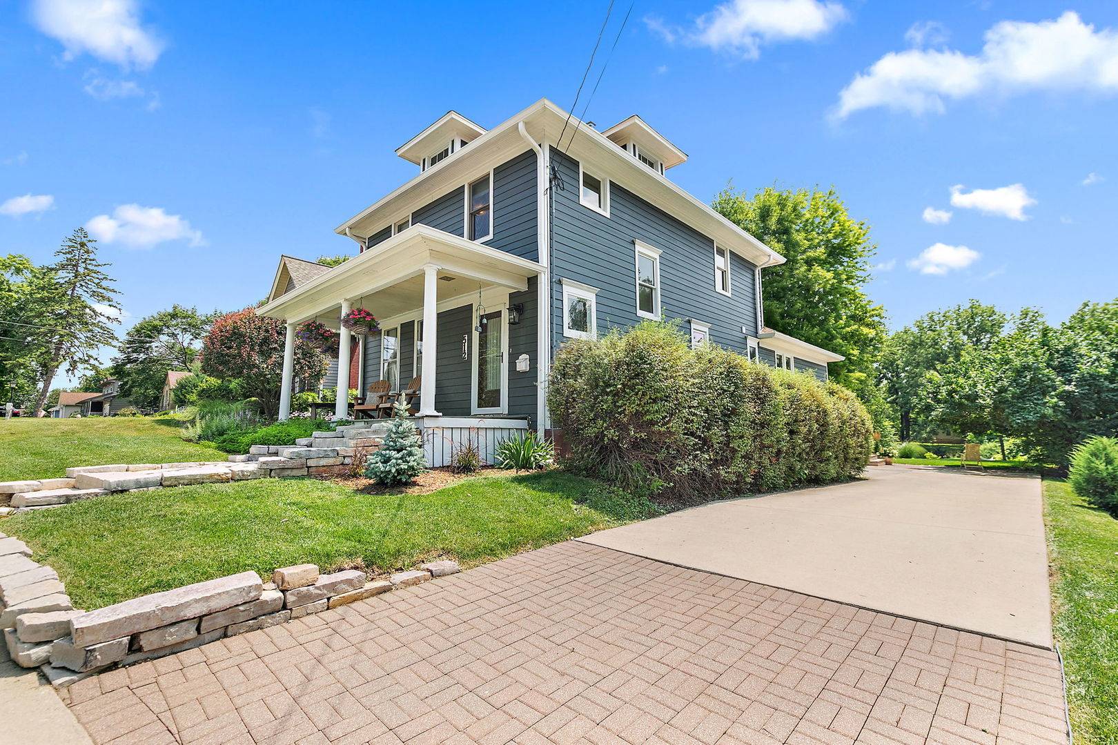 512 Barrington AVE, East Dundee, IL 60118