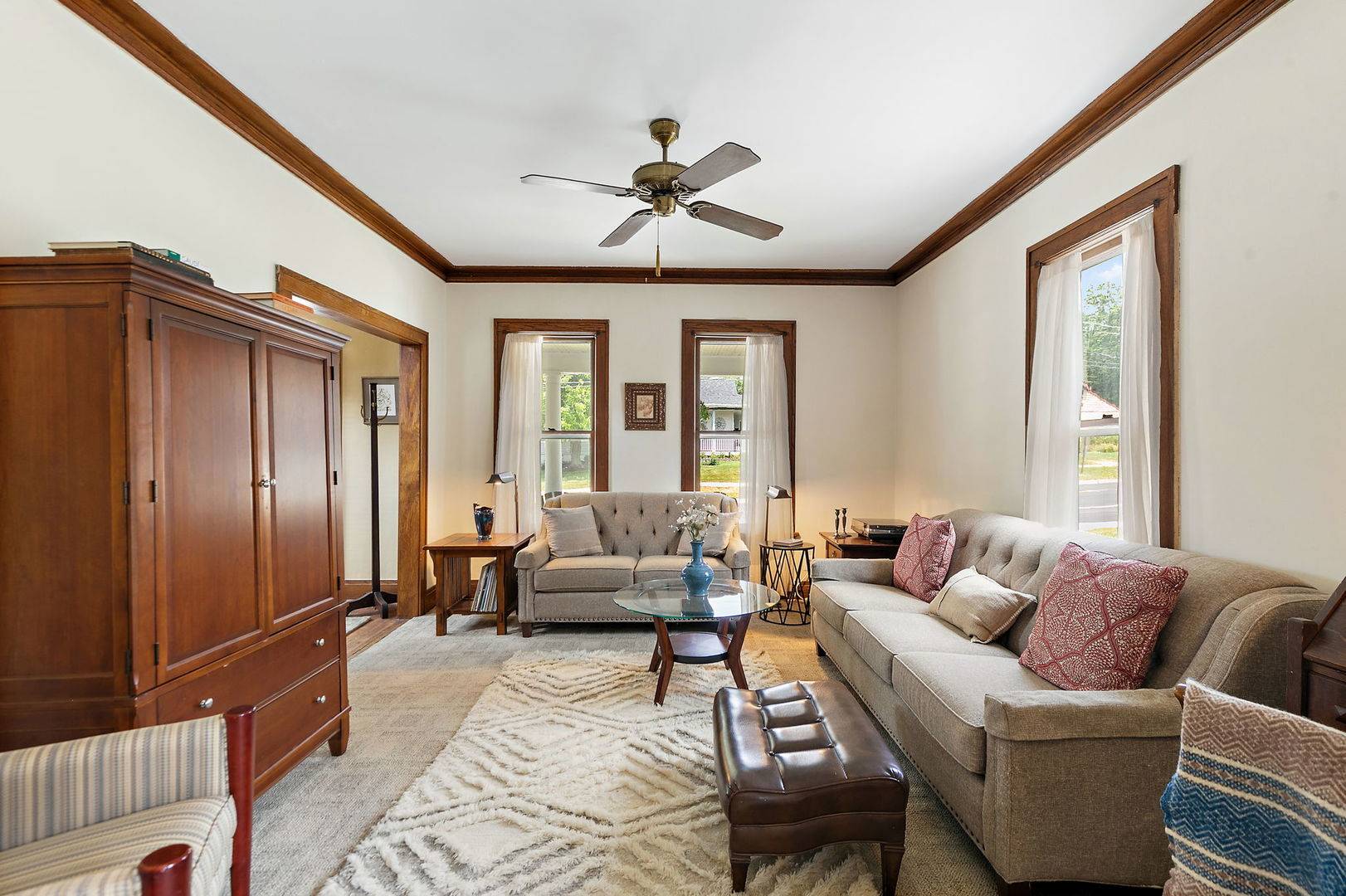 512 Barrington AVE, East Dundee, IL 60118