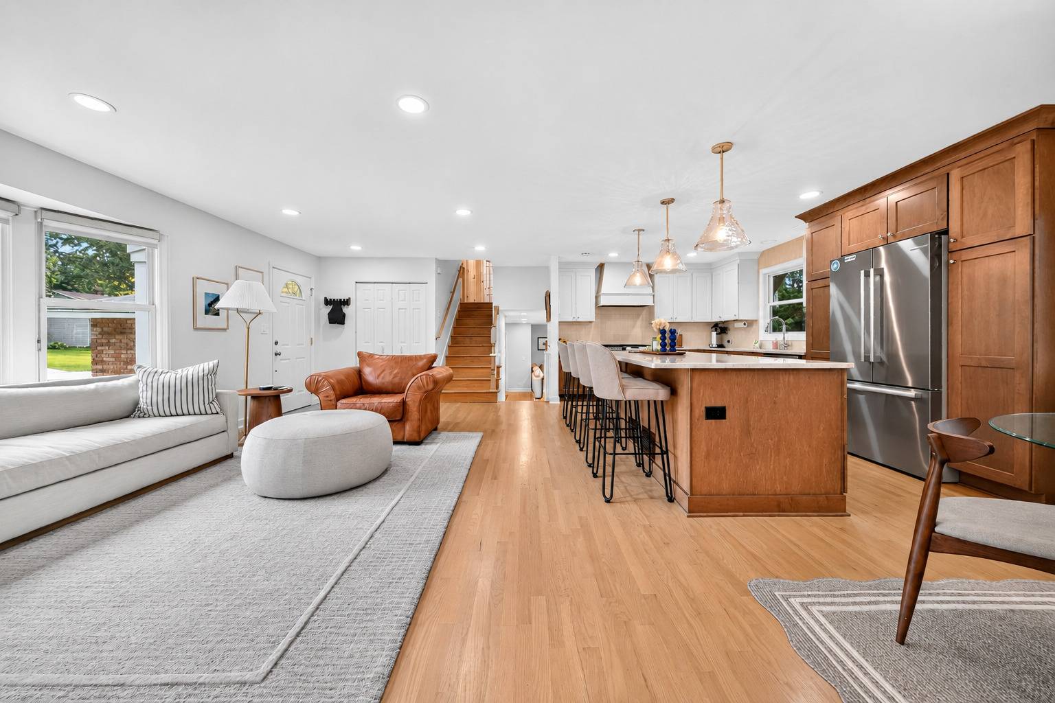 1031 Shari LN, Libertyville, IL 60048