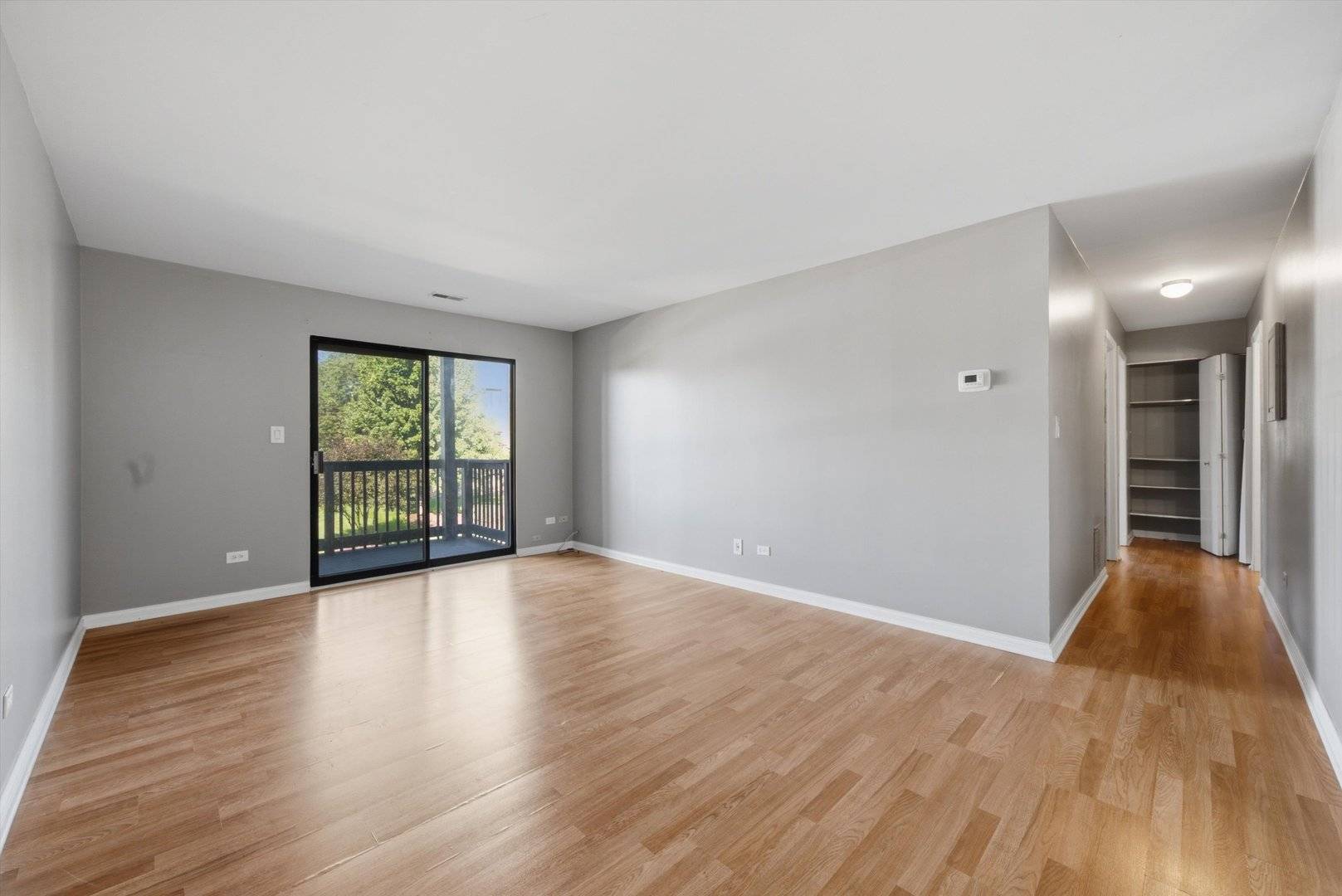 1422 Stonebridge CIR #M5, Wheaton, IL 60189