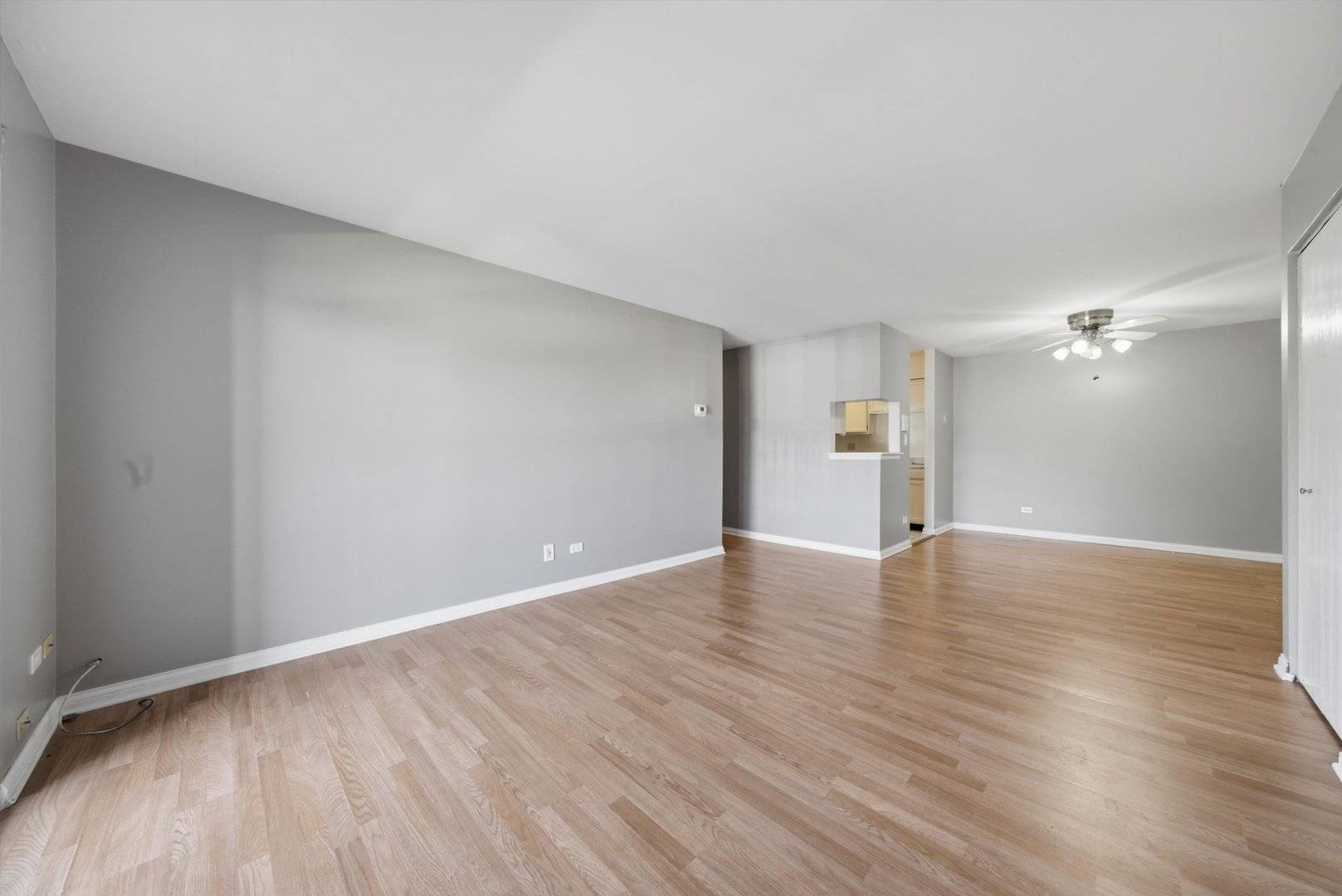 1422 Stonebridge CIR #M5, Wheaton, IL 60189
