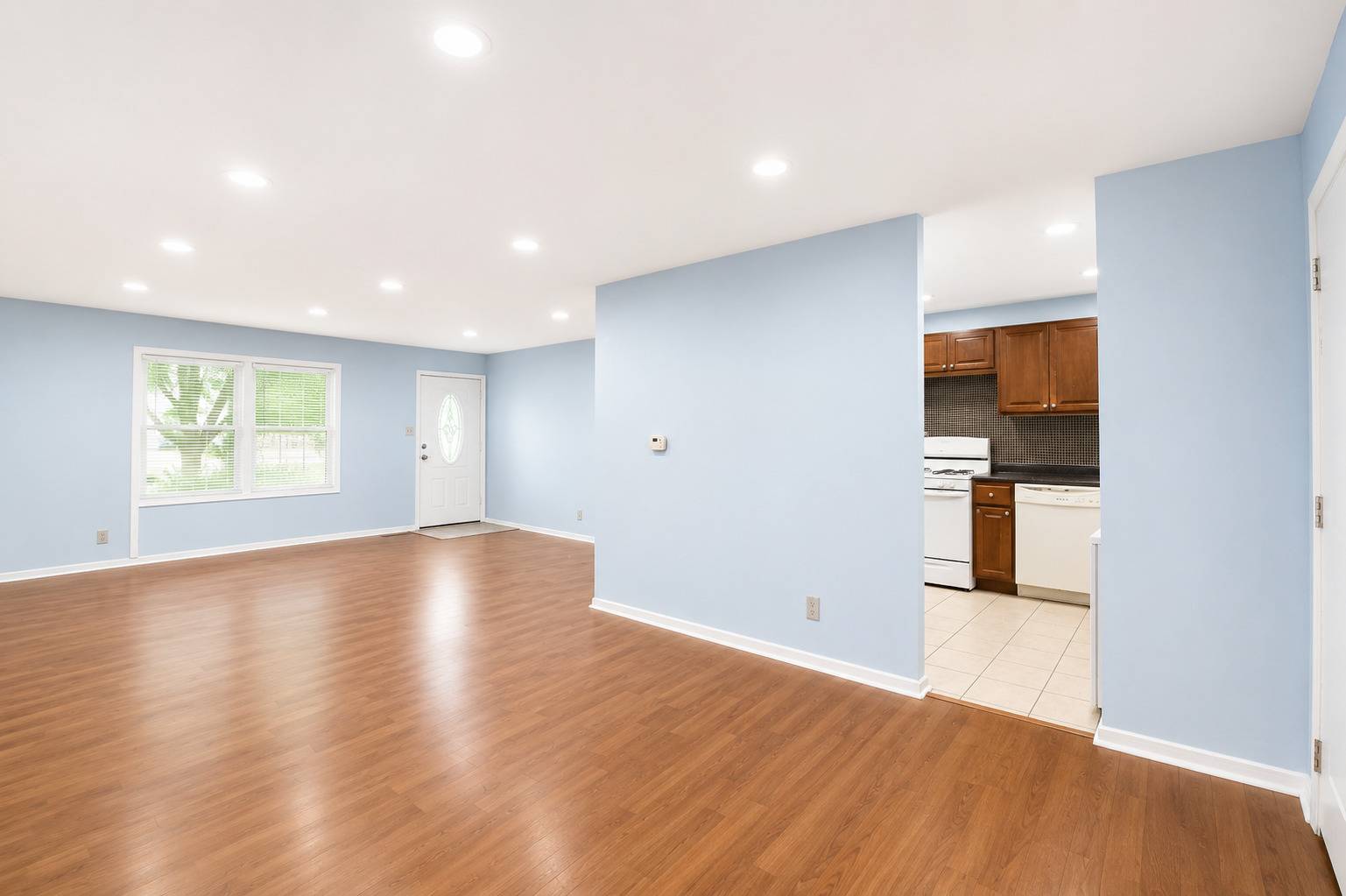 113 Fairview LN, Streamwood, IL 60107