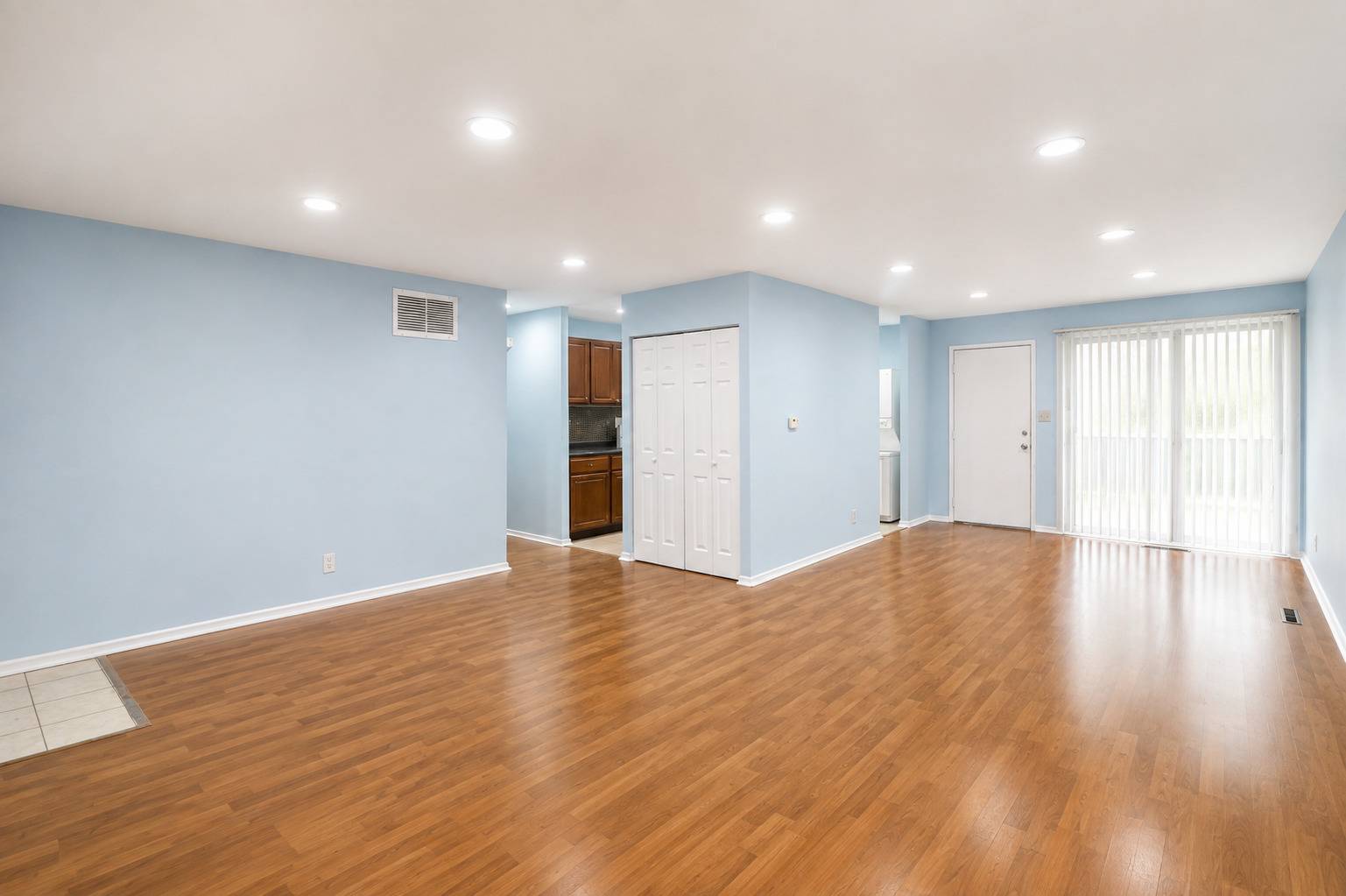 113 Fairview LN, Streamwood, IL 60107