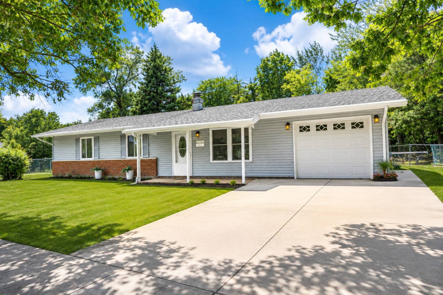 113 Fairview LN, Streamwood, IL 60107