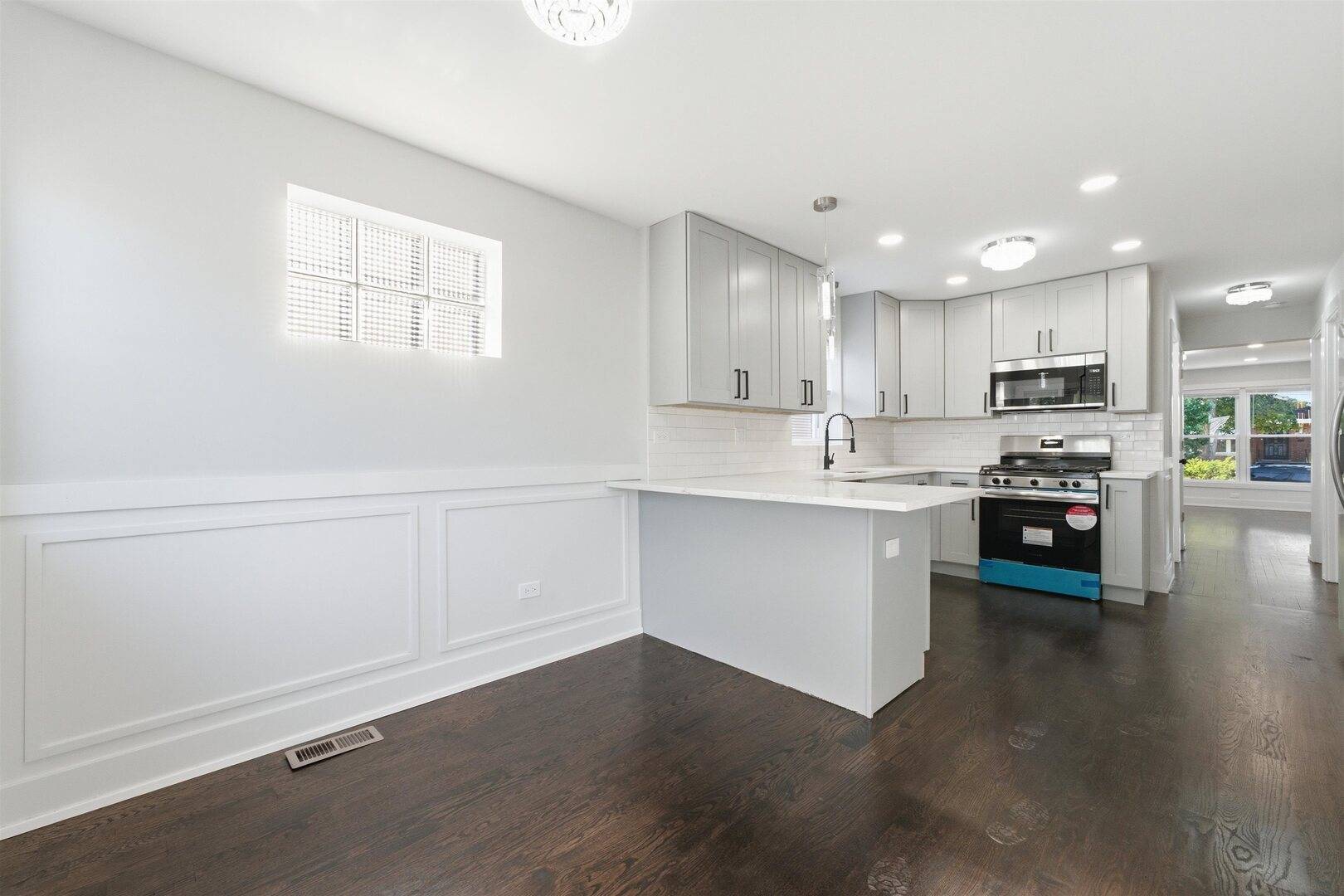 657 E 100th PL, Chicago, IL 60628