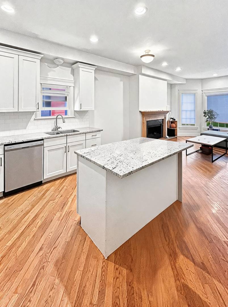 1657 W Wrightwood AVE #1W, Chicago, IL 60614