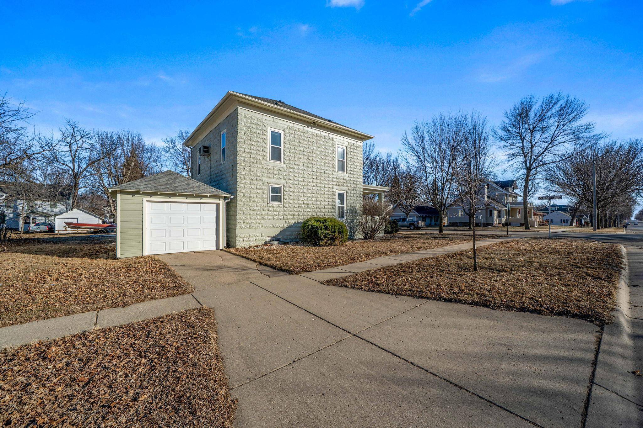 201 E Adams AVE, Luverne, MN 56156