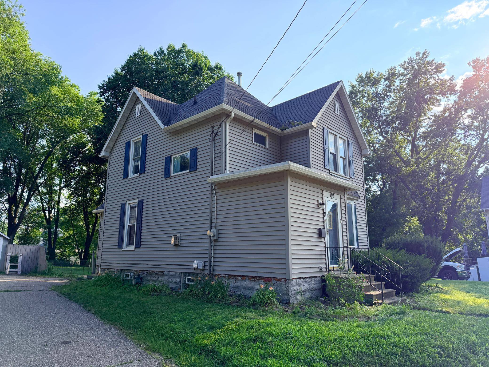 410 Frank Hall DR, Albert Lea, MN 56007