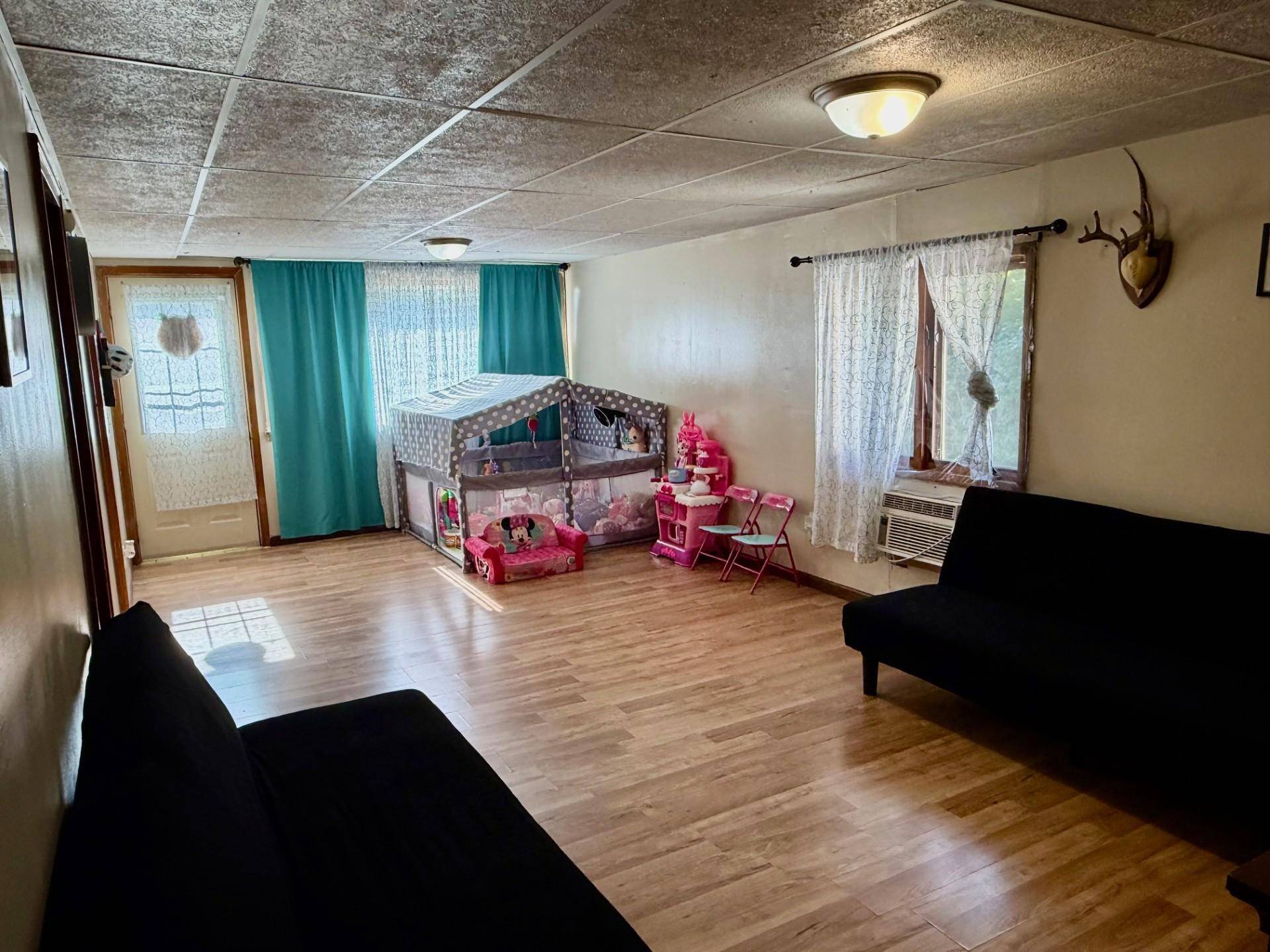 1215 Douglas AVE, Worthington, MN 56187