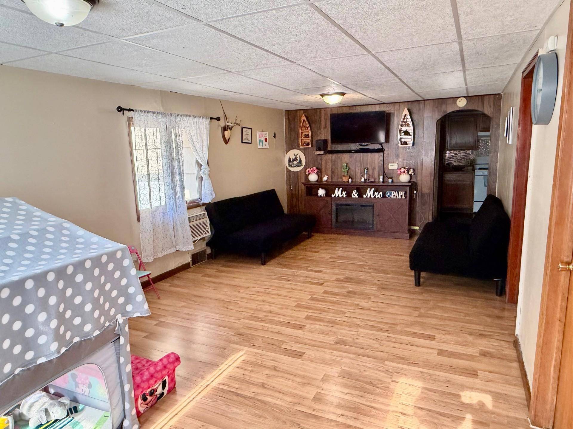 1215 Douglas AVE, Worthington, MN 56187
