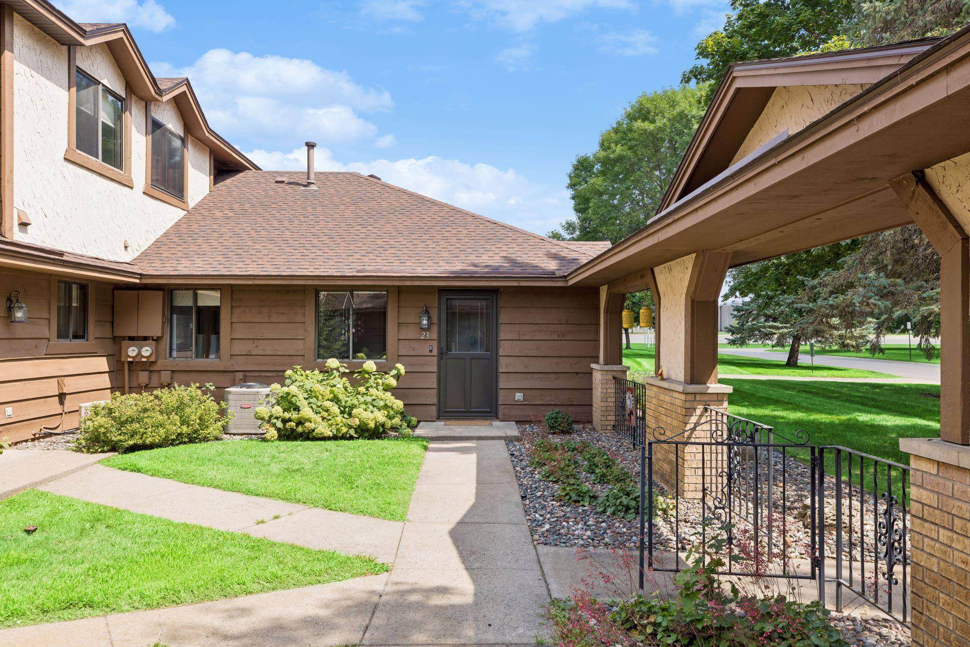 23 126th LN NW, Minneapolis, MN 55448
