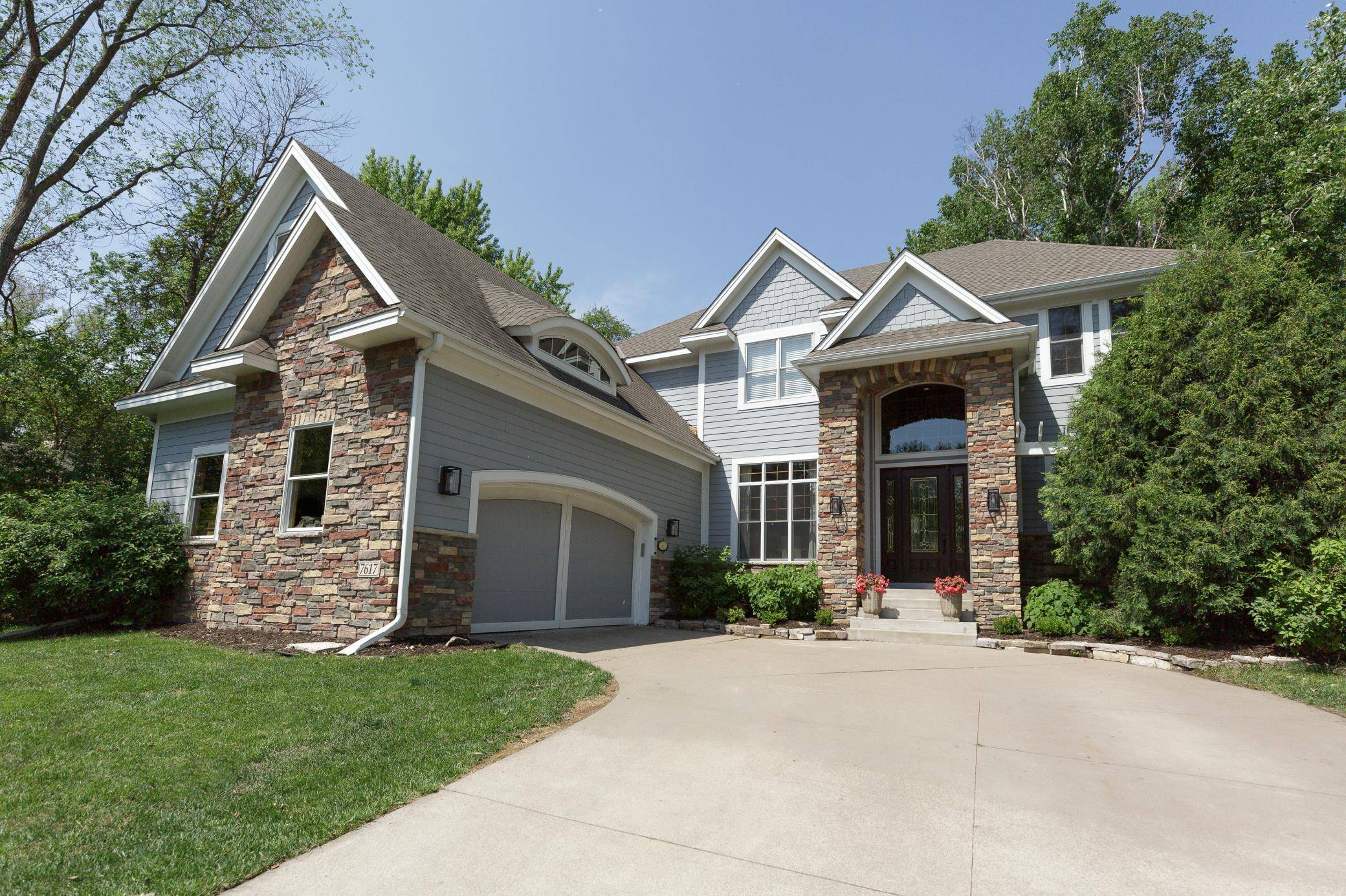 7617 Brooklyn Park DR, Brooklyn Park, MN 55444