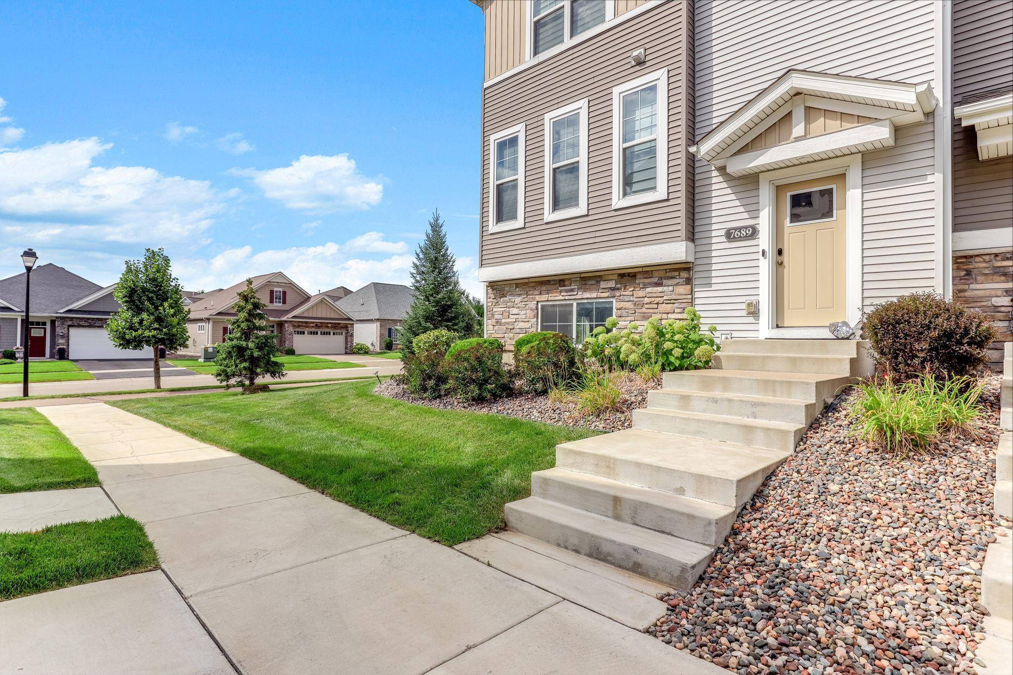 7689 Anthony PT, Victoria, MN 55386