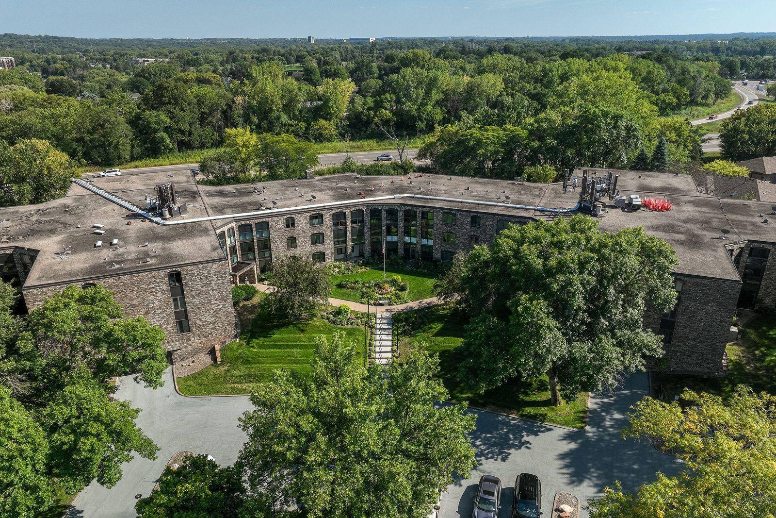 1860 Eagle Ridge DR #W304, Mendota Heights, MN 55118