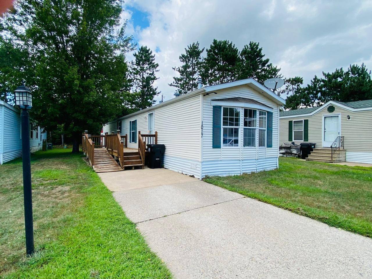 1017 Meadow LN NE, Ham Lake, MN 55304