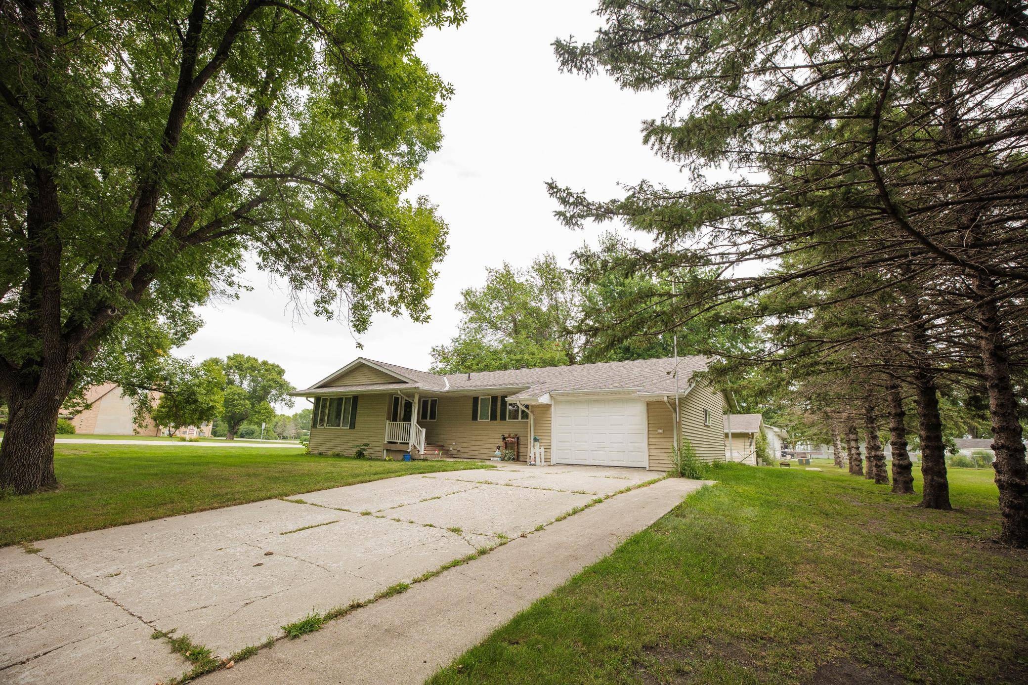 500 2nd ST E, Chokio, MN 56221