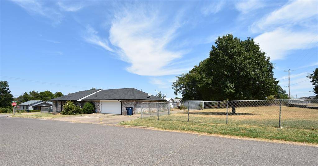 820 N University ST, Seminole, OK 74868